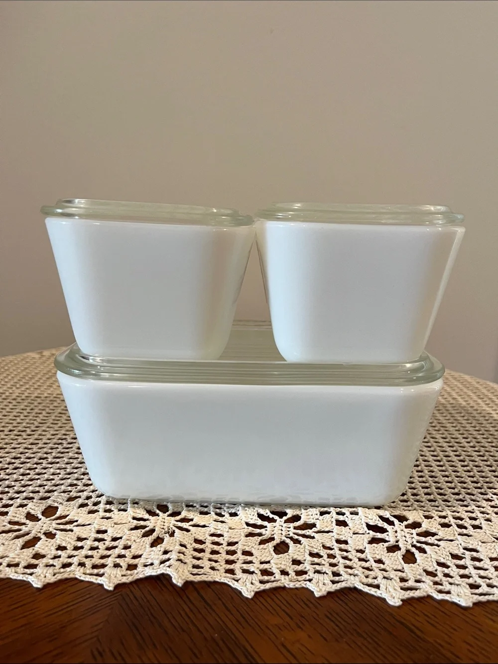 VTG Pyrex Early American White Refrigerator Dish Set of 3 w/ Ribbed Lids 501/502